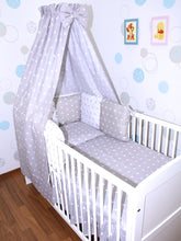 Lade das Bild in den Galerie-Viewer, Baby Bettset mit Kissen Nestchen -Sternchen auf Grau + Sternchen auf Weiß - 5-11 teilig mit Vollstoff Himmel
