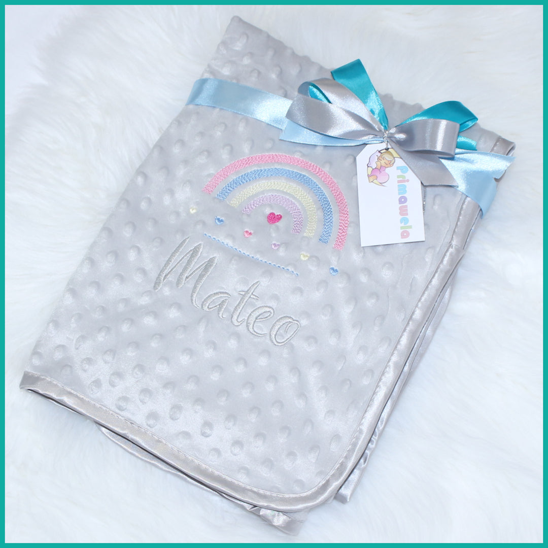 Babydecke mit Namen bestickt -Regenbogen - Grau - Kuscheldecke