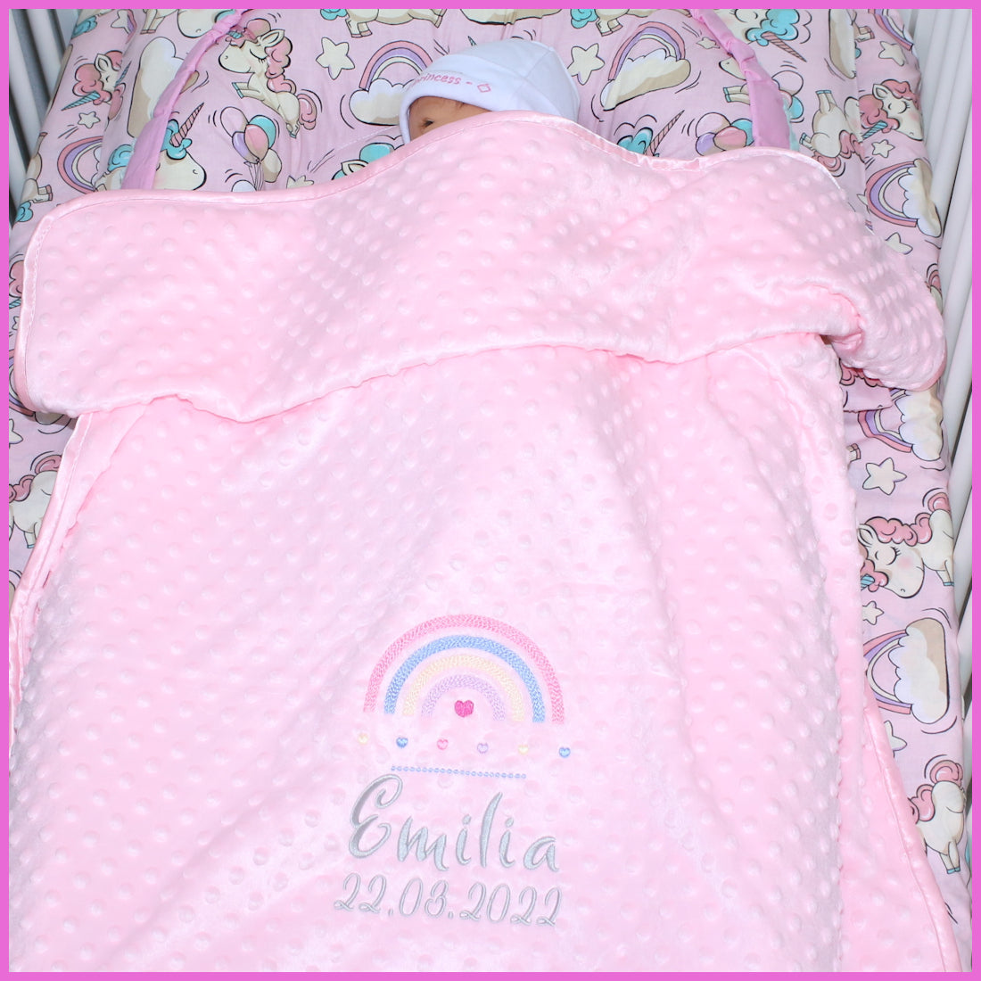 Babydecke mit Namen bestickt -Regenbogen - Rosa - Kuscheldecke