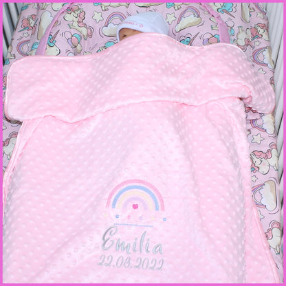 Babydecke mit Namen bestickt -Regenbogen - Rosa - Kuscheldecke