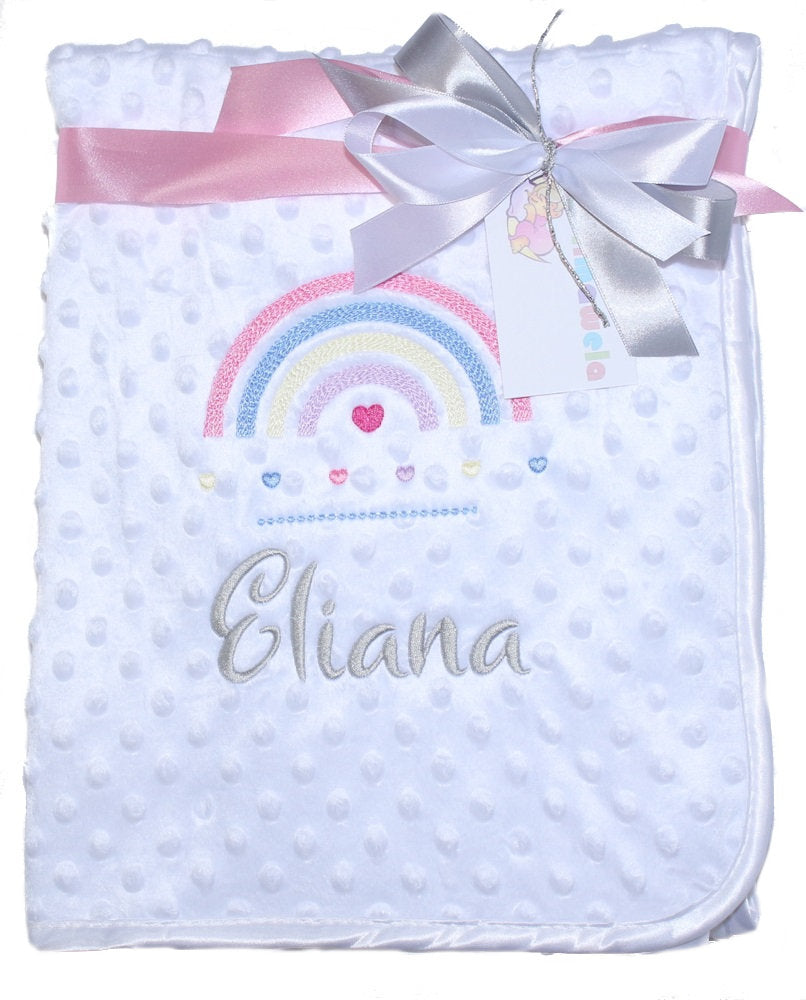 Babydecke mit Namen bestickt -Regenbogen - Weiß - Kuscheldecke