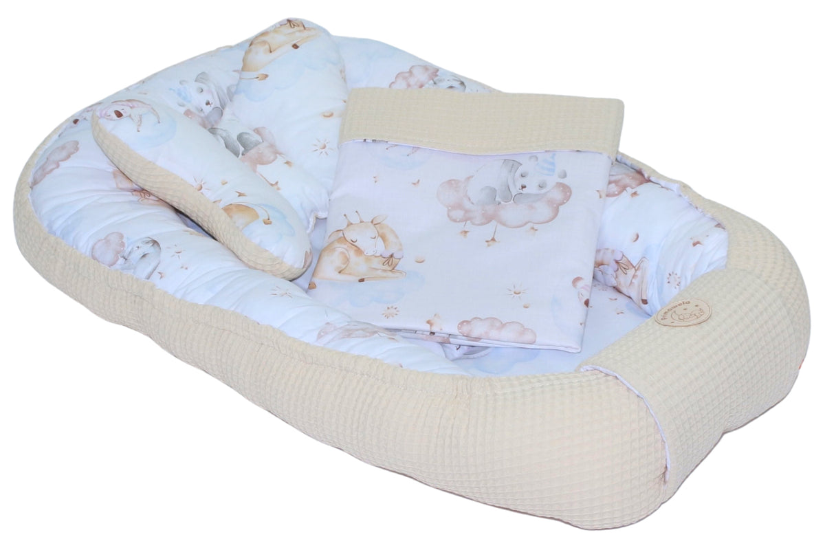 Baby Kokon mit Kissen, Kuscheldecke Baumwolle & Waffelpiqué - Wolken + Creme