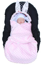 Lade das Bild in den Galerie-Viewer, Einschlagdecke HASE - Minnie + Rosa - mit Kapuze Babyschale Decke

