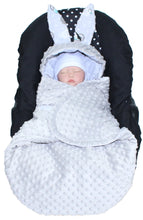 Lade das Bild in den Galerie-Viewer, Einschlagdecke HASE - Boy + Grau - mit Kapuze Babyschale Decke
