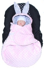 Lade das Bild in den Galerie-Viewer, Einschlagdecke HASE - Star Dunkel + Rosa - mit Kapuze Babyschale Decke
