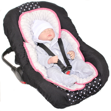 Lade das Bild in den Galerie-Viewer, Sitzverkleinerer MINKY - Baumwolle - Sternchen auf Grau+Rosa-  für Auto Kindersitz Babyschale
