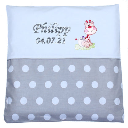 Kissen mit Stickerei und Namen - Giraffe Baby