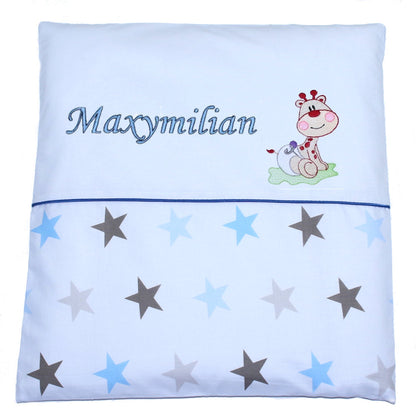 Kissen mit Stickerei und Namen - Giraffe Baby