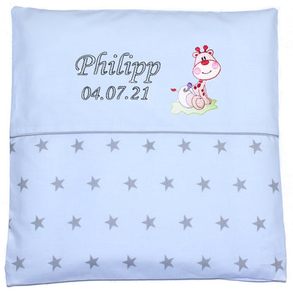 Kissen mit Stickerei und Namen - Giraffe Baby