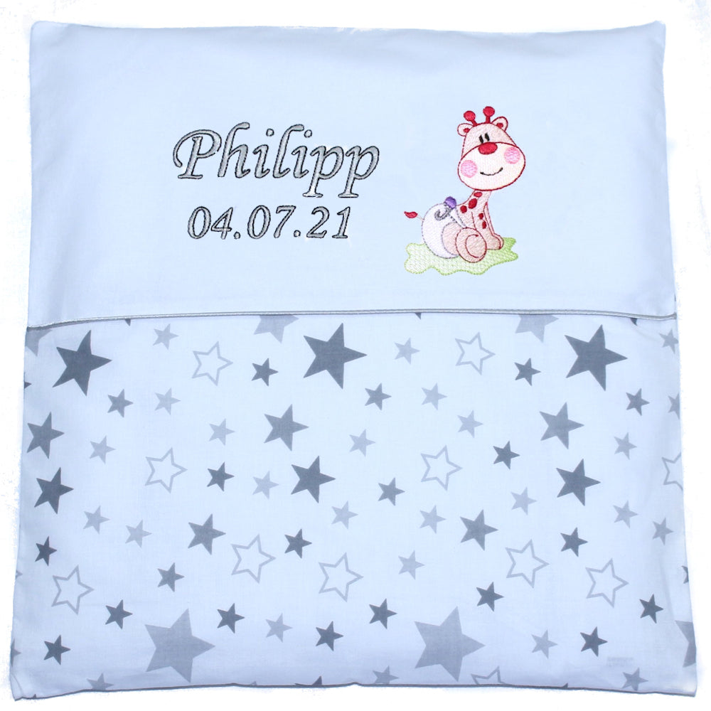 Kissen mit Stickerei und Namen - Giraffe Baby