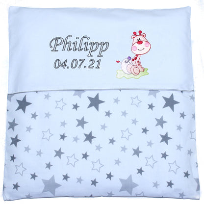Kissen mit Stickerei und Namen - Giraffe Baby