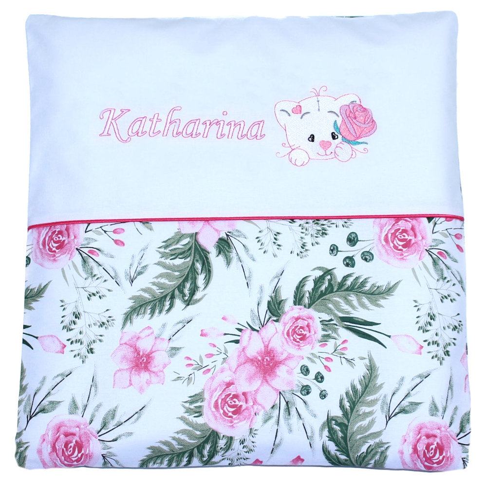 Kissen mit Stickerei und Namen - Katze mit Rose