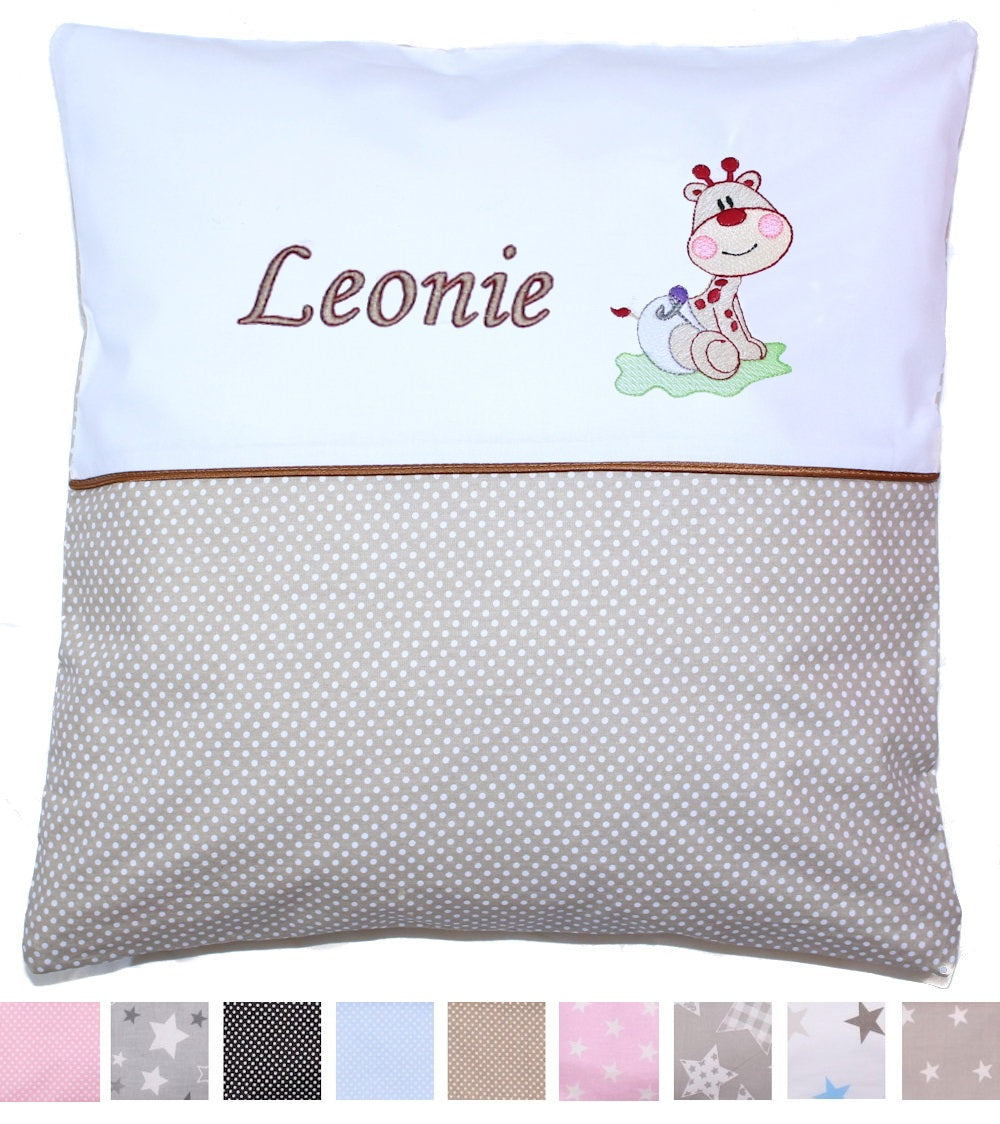 Kissen mit Stickerei und Namen - Giraffe Baby