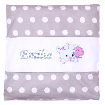 Kissen mit Stickerei und Namen - V2 - Katze mit Rose