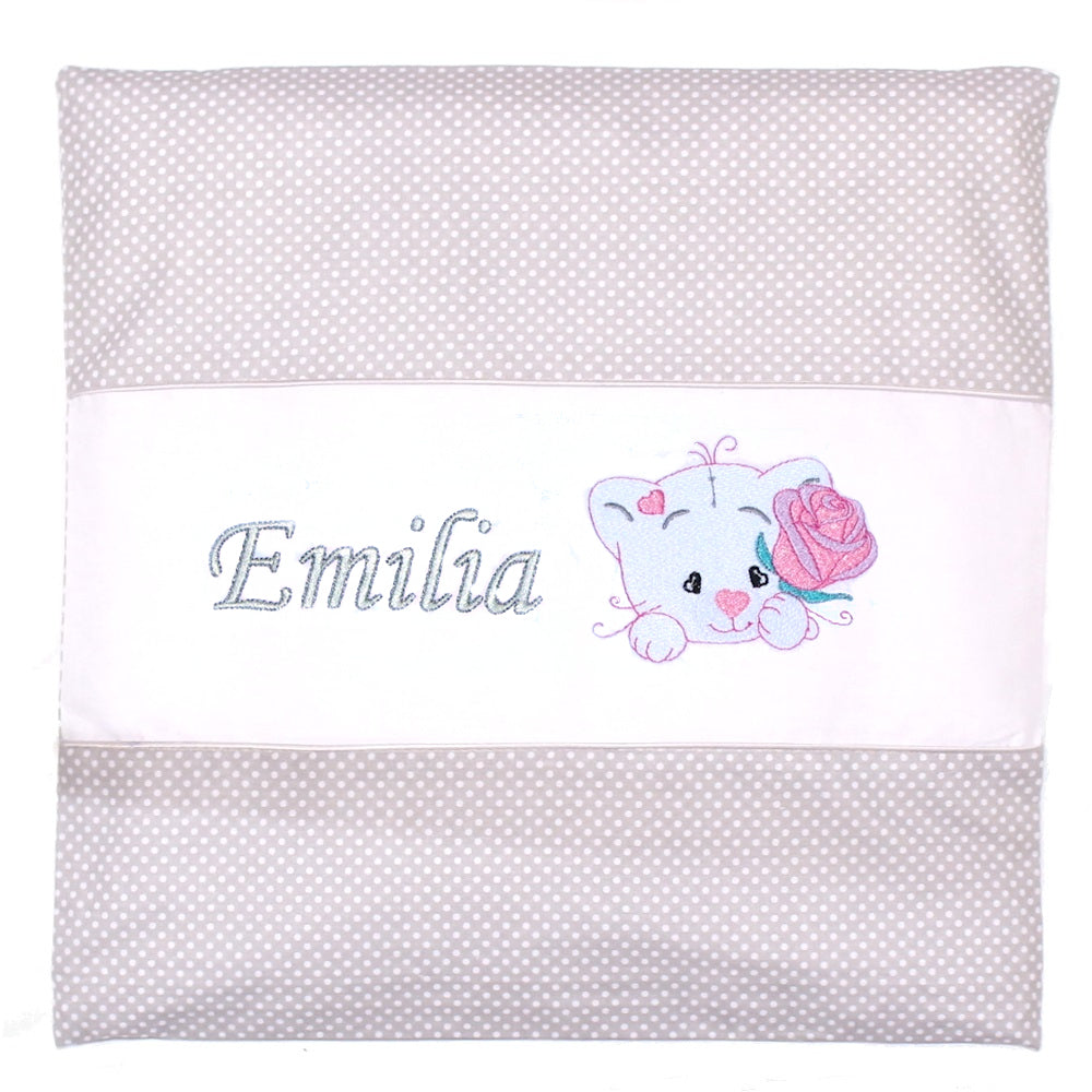 Kissen mit Stickerei und Namen - V2 - Katze mit Rose