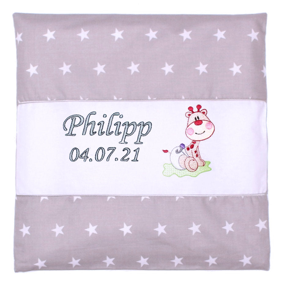 Kissen mit Stickerei und Namen - V2 -Giraffe Baby