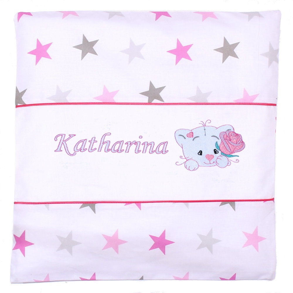 Kissen mit Stickerei und Namen - V2 - Katze mit Rose