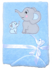 Lade das Bild in den Galerie-Viewer, Babydecke mit Namen bestickt -Elefanten Blau- Kuscheldecke
