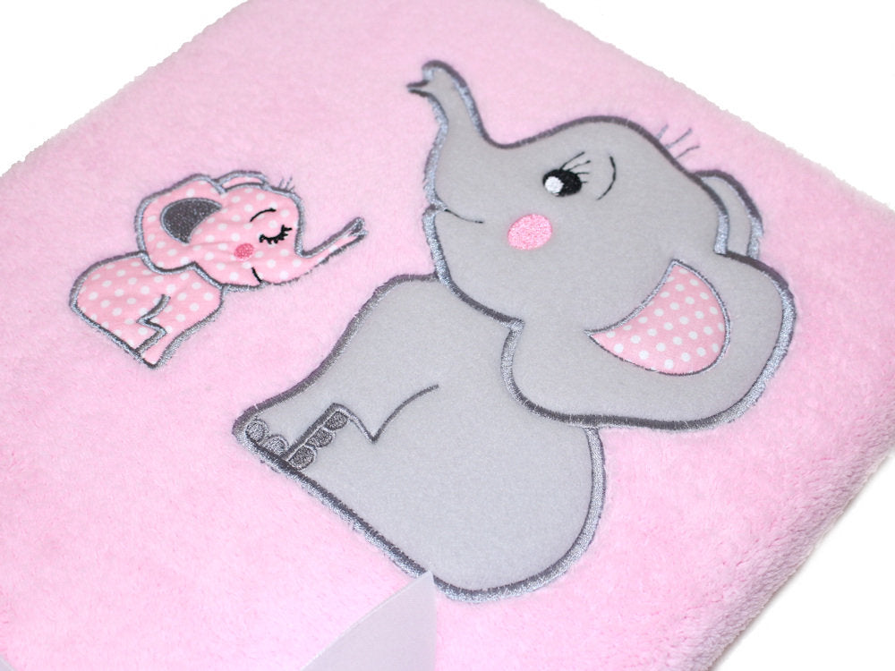 Babydecke mit Namen bestickt -Elefanten – Rosa- Primawela Kuscheldecke