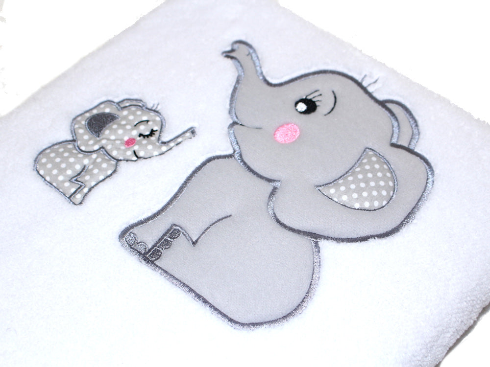 Babydecke mit Namen bestickt -Elefanten Weiß- Kuscheldecke