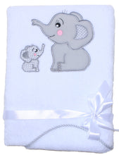 Lade das Bild in den Galerie-Viewer, Babydecke mit Namen bestickt -Elefanten Weiß- Kuscheldecke
