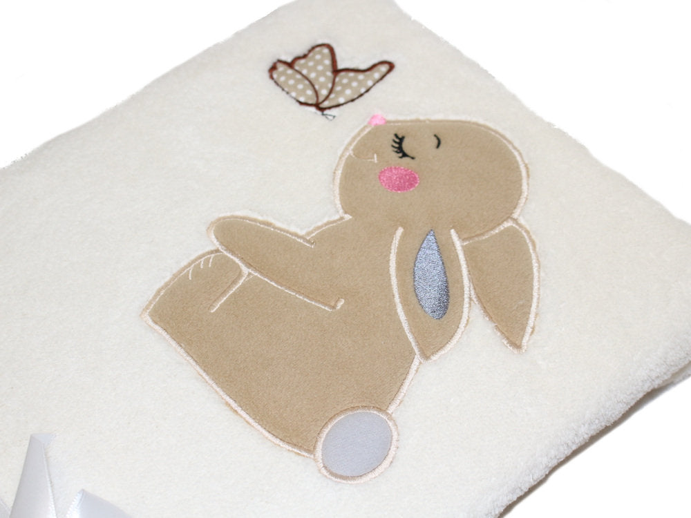 Babydecke mit Namen bestickt -Hase- Creme- Kuscheldecke