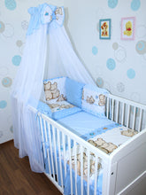 Lade das Bild in den Galerie-Viewer, Baby Bettset mit Kissen Nestchen -Bärchen in Blau - 5-11 teilig mit Chiffon Himmel
