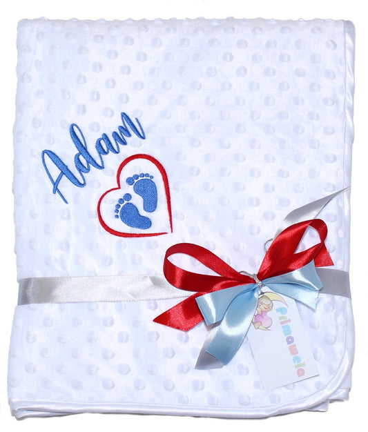 Babydecke mit Namen bestickt -Füße Herzchen - Weiß mit Blau - Kuscheldecke