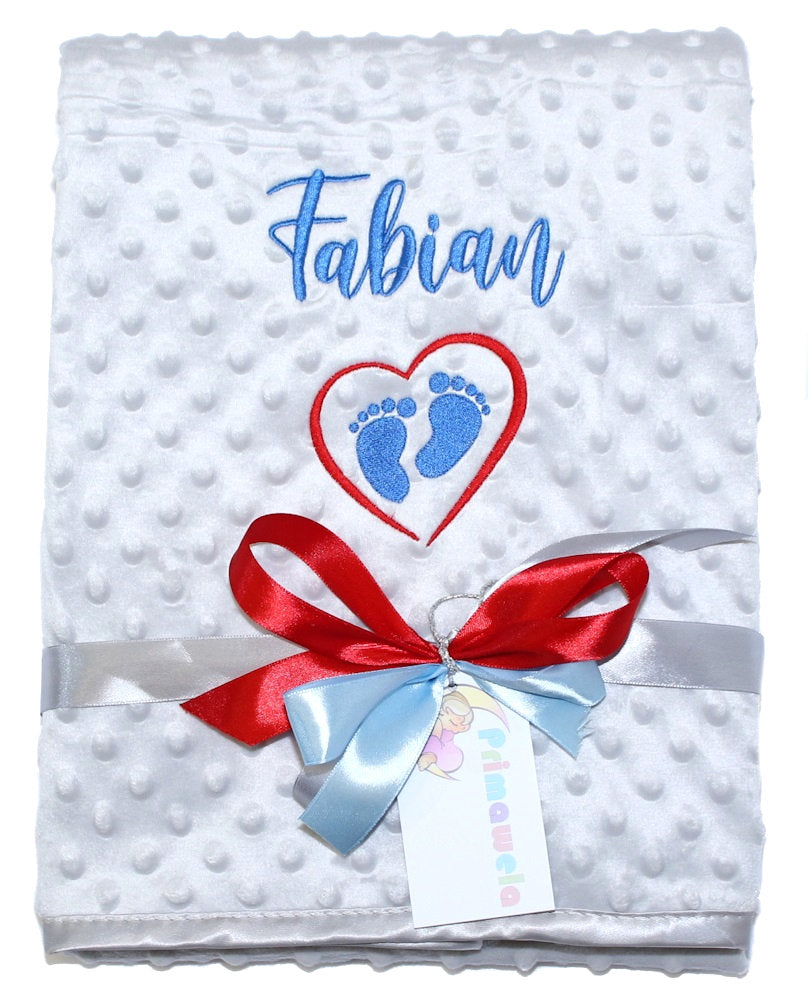 Babydecke mit Namen bestickt -Füße Herzchen - Grau mit Blau - Kuscheldecke
