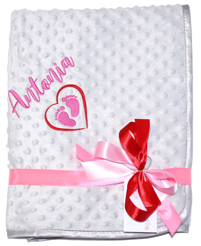Babydecke mit Namen bestickt -Füße Herzchen - Grau mit Pink - Kuscheldecke