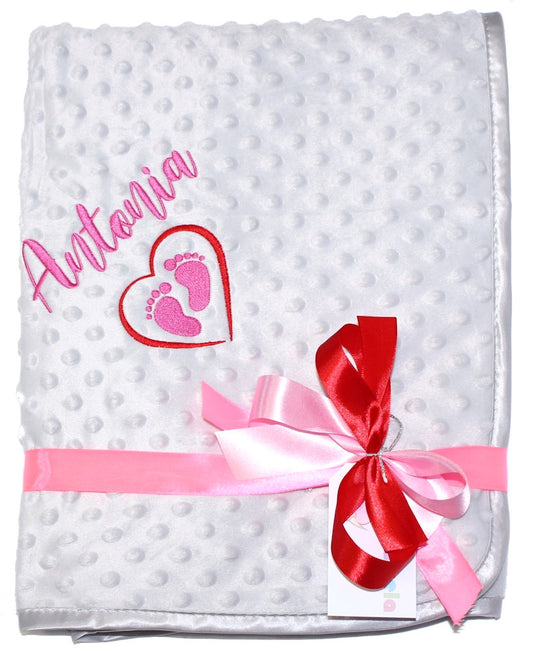Babydecke mit Namen bestickt -Füße Herzchen - Grau mit Pink - Kuscheldecke