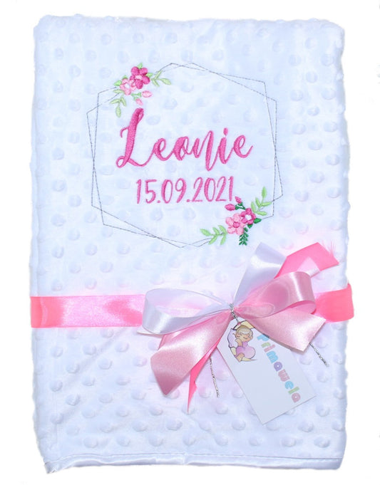 Babydecke mit Namen bestickt -Rahmen Blumen- Weiß- Kuscheldecke