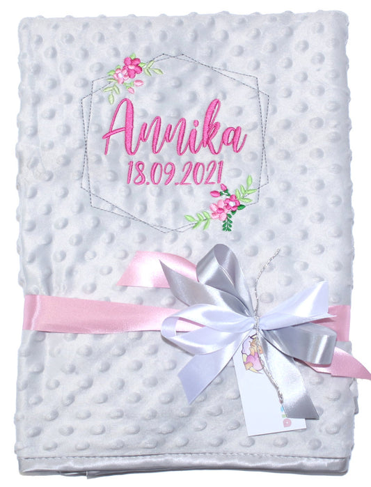 Babydecke mit Namen bestickt -Rahmen Blumen- Grau- Kuscheldecke