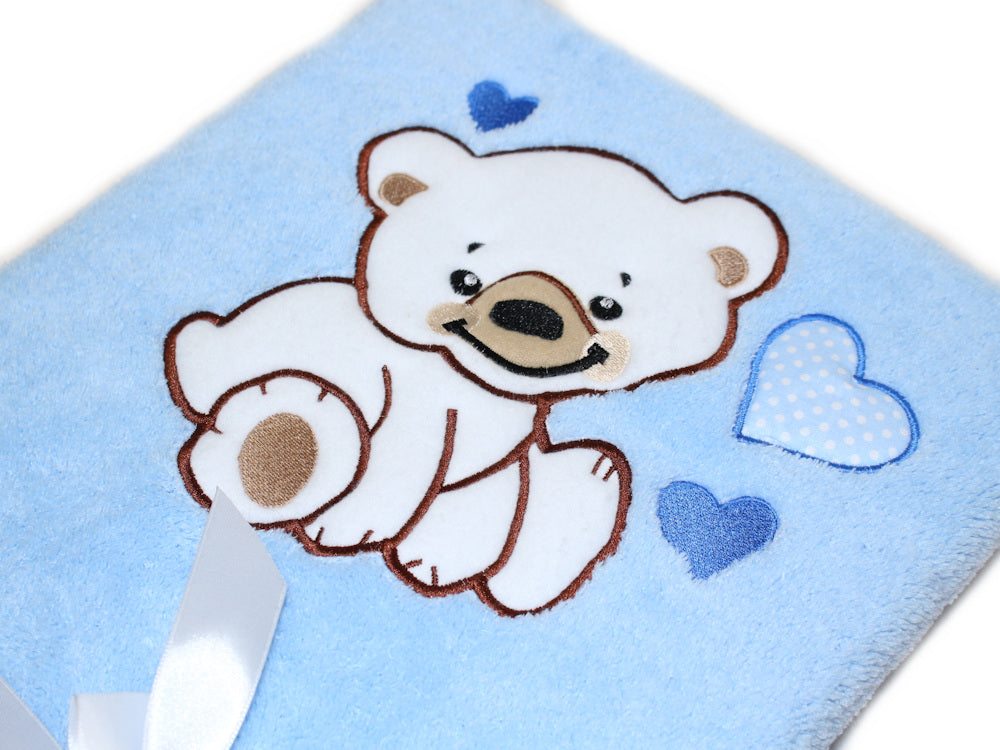Babydecke mit Namen bestickt -Bär mit Herzen Blau- Kuscheldecke