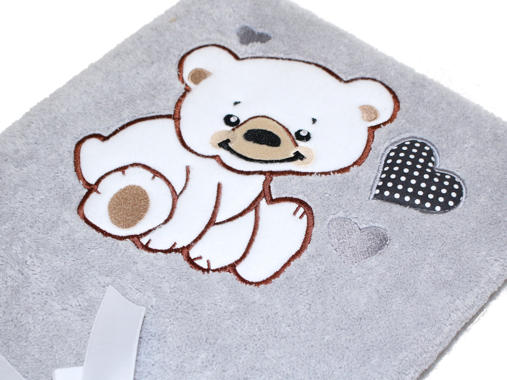 Babydecke mit Namen bestickt -Bär mit Herzen Grau- Kuscheldecke