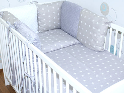 Bettset mit MINKY Kissen Nestchen -Sternchen auf Grau + Grau - 5-8 teilig mit Chiffon Himmel
