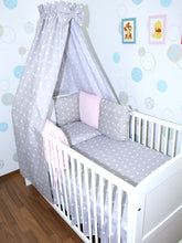 Lade das Bild in den Galerie-Viewer, Baby Bettset mit MINKY Kissen Nestchen -Sternchen auf Grau + Rosa - 5-11 teilig mit Vollstoff Himmel
