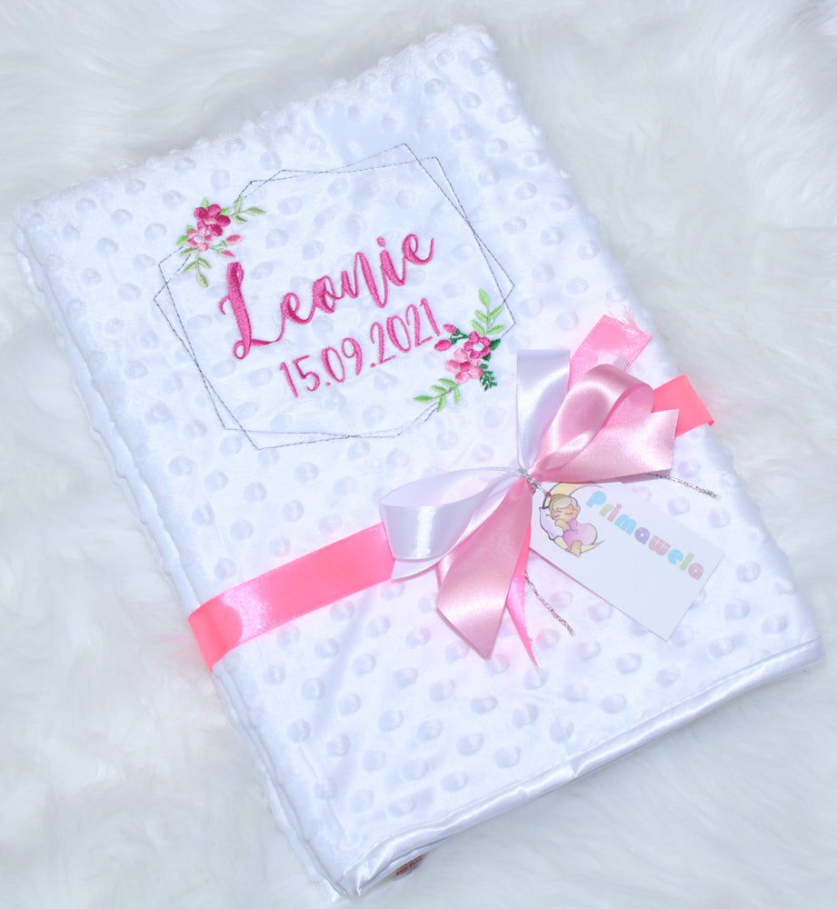 Babydecke mit Namen bestickt -Rahmen Blumen- Weiß- Kuscheldecke