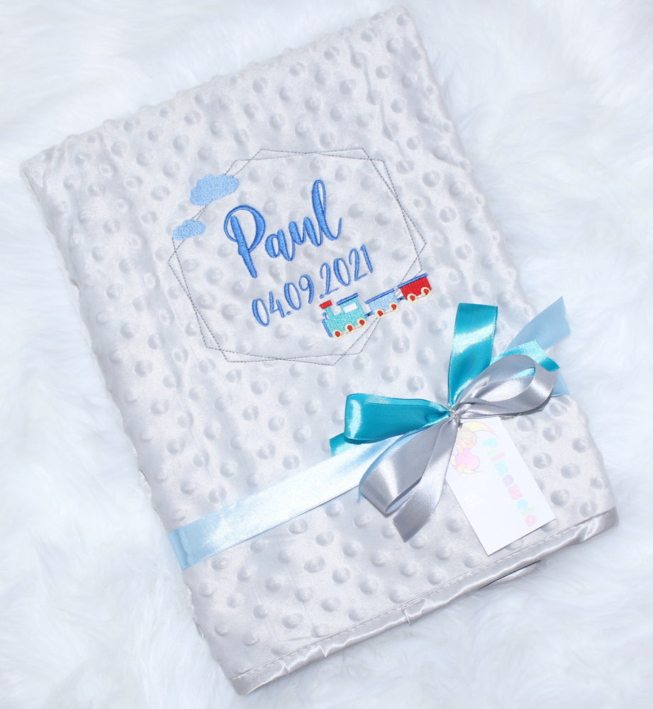 Babydecke mit Namen bestickt -Rahmen Zug- Grau- Kuscheldecke